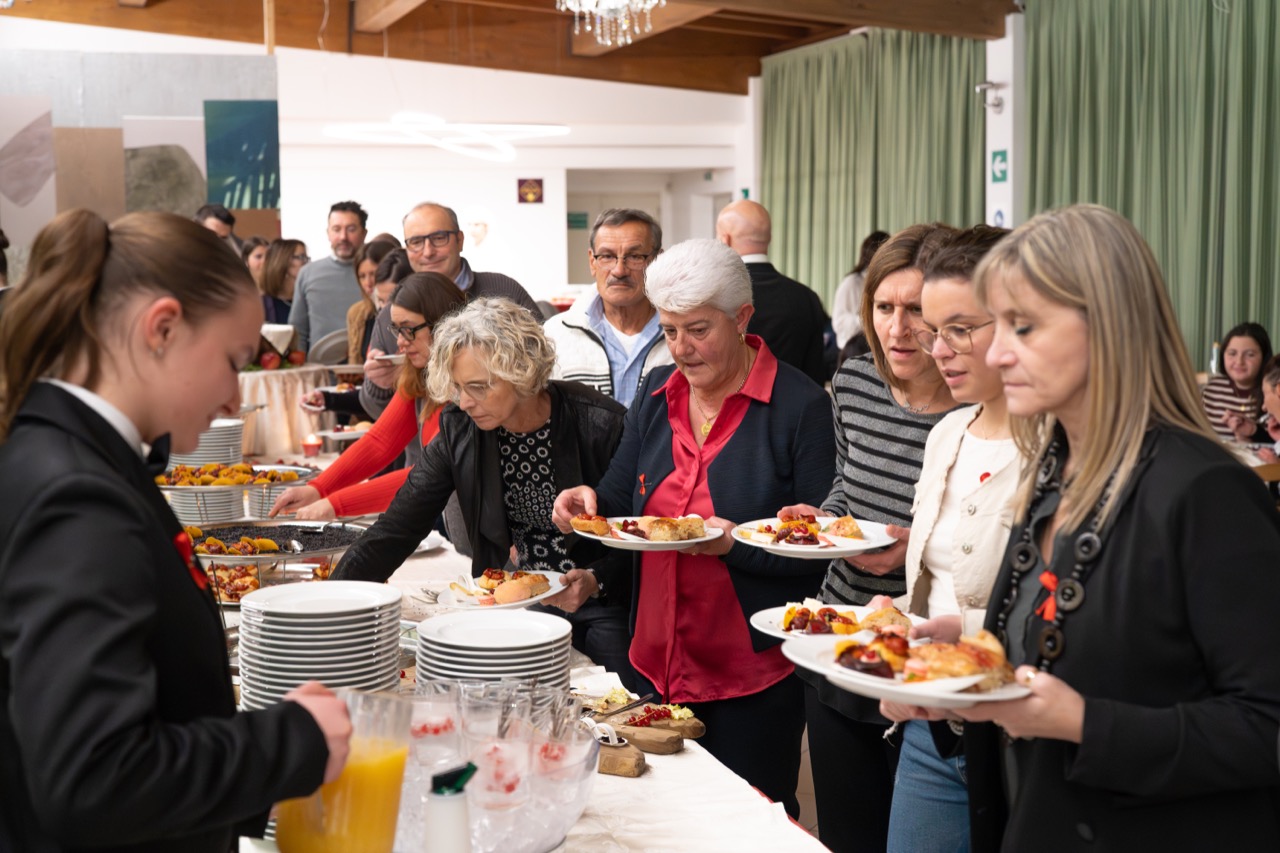 CasargoViolDonne__2_.jpg (239 KB)