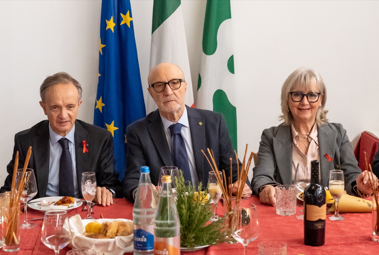 CasargoViolDonne__3_.jpg (281 KB)