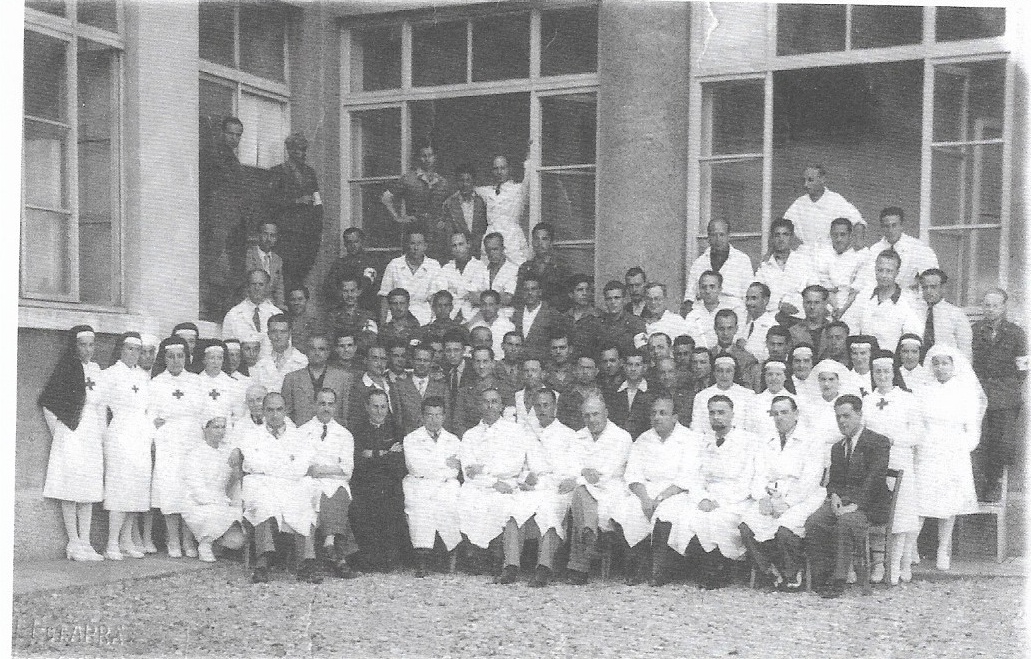 1945_il_personale_dell_ospedale_militare.jpg (329 KB)