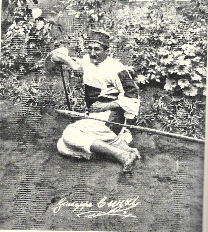 Cuzzi_in_abito_da_derviscio.jpg (432 KB)