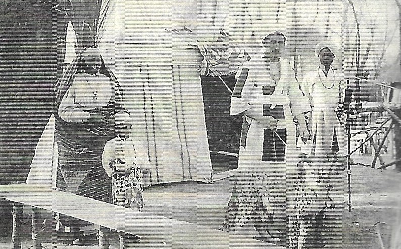 Cuzzi_si_esibisce_allo_zoo_di_Vienna.jpg (222 KB)