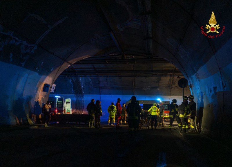 esercitazionegalleria12.jpg (78 KB)