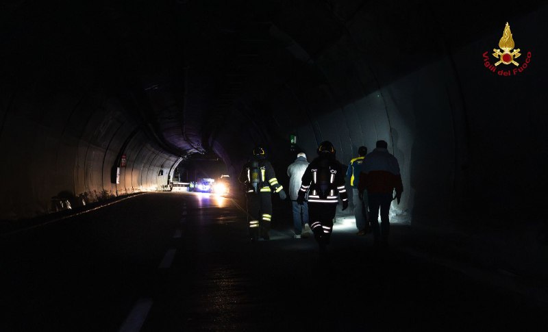 esercitazionegalleria13.jpg (33 KB)