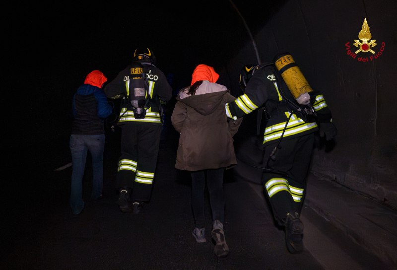 esercitazionegalleria15.jpg (52 KB)