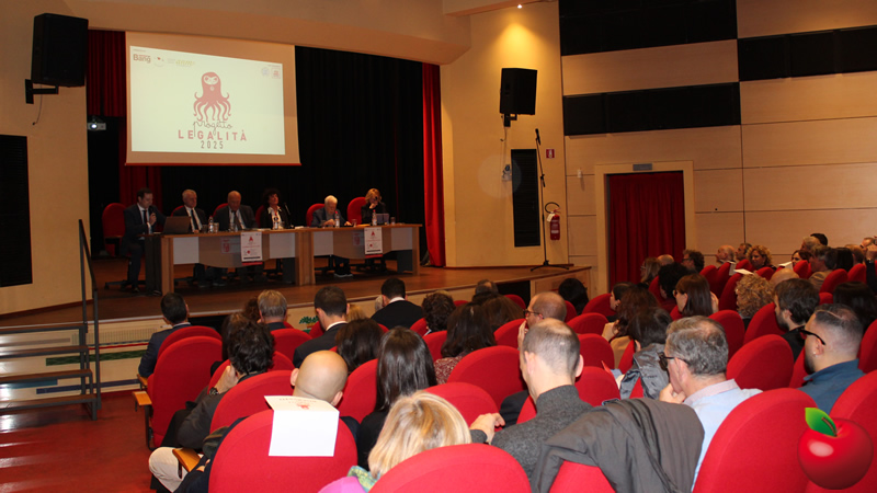 leccolegalita23.jpg (148 KB)