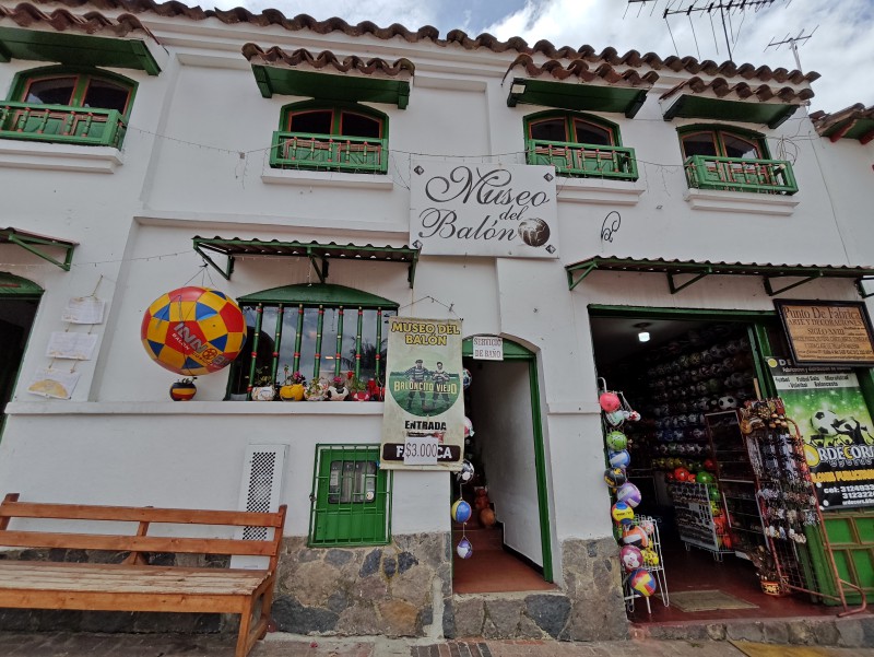 sferatonda1.jpg (142 KB)