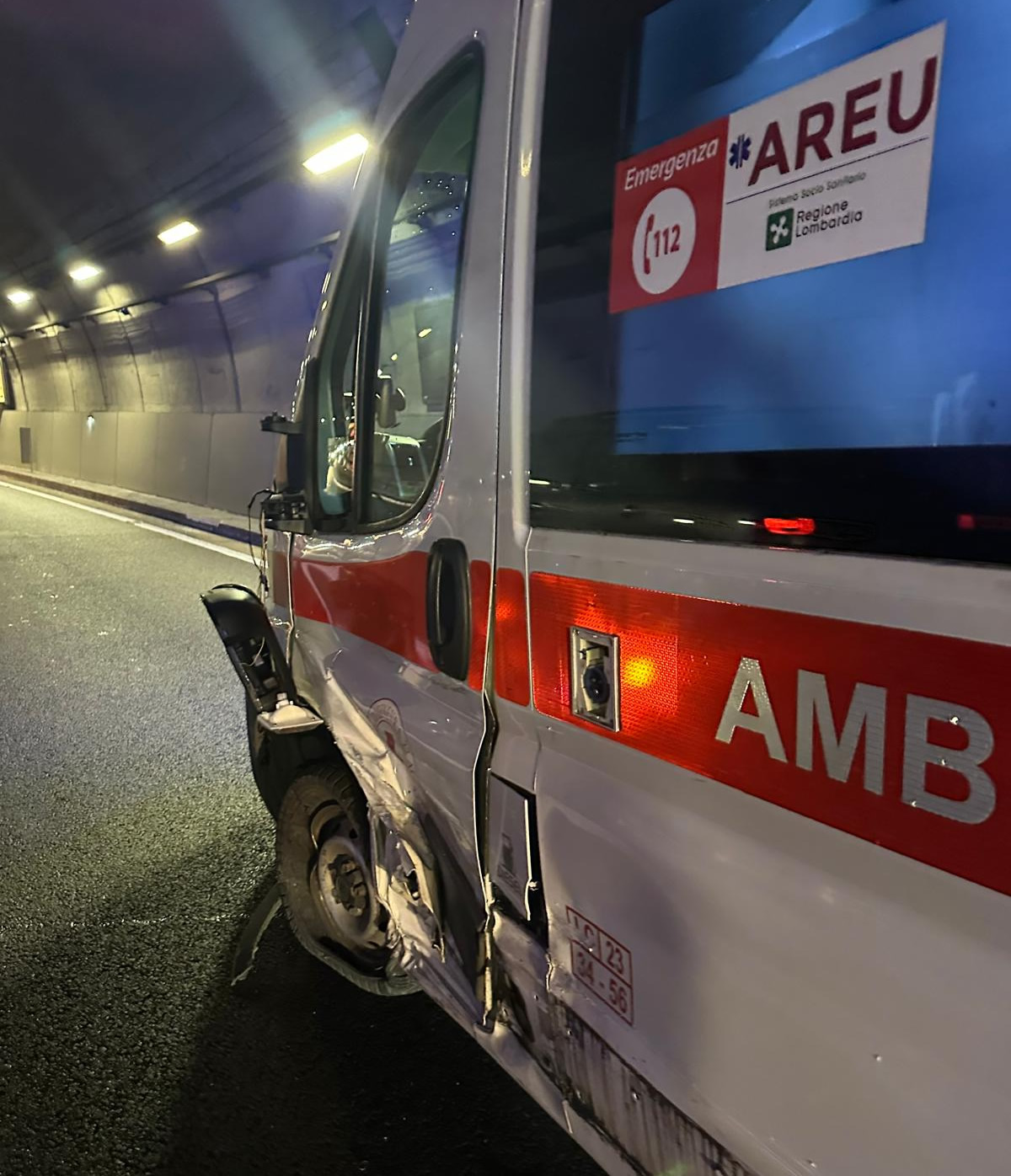 LcTunnelScontro2.jpg (339 KB)