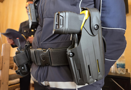 taserpp.jpg (118 KB)