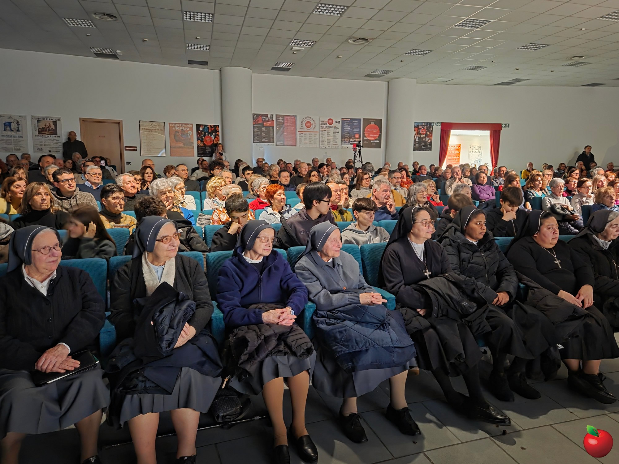 LeccoDelpiniAccende4.jpg (605 KB)