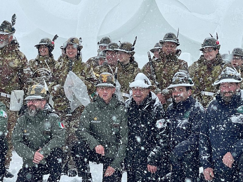 Presidente_Ana_Lecco_con_il_colonnello_Venturini_a_Livigno.jpeg (219 KB)