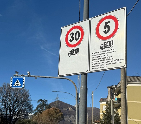 ponticello_Calolziocorte_cartelli_stradali.jpg (115 KB)