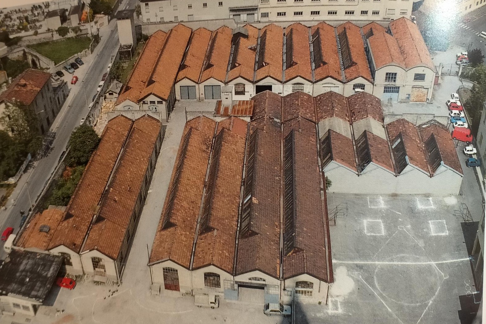 Ex_Faini_Foto_Carlo_Pozzoni_La_citt__del_ferro.jpg (527 KB)