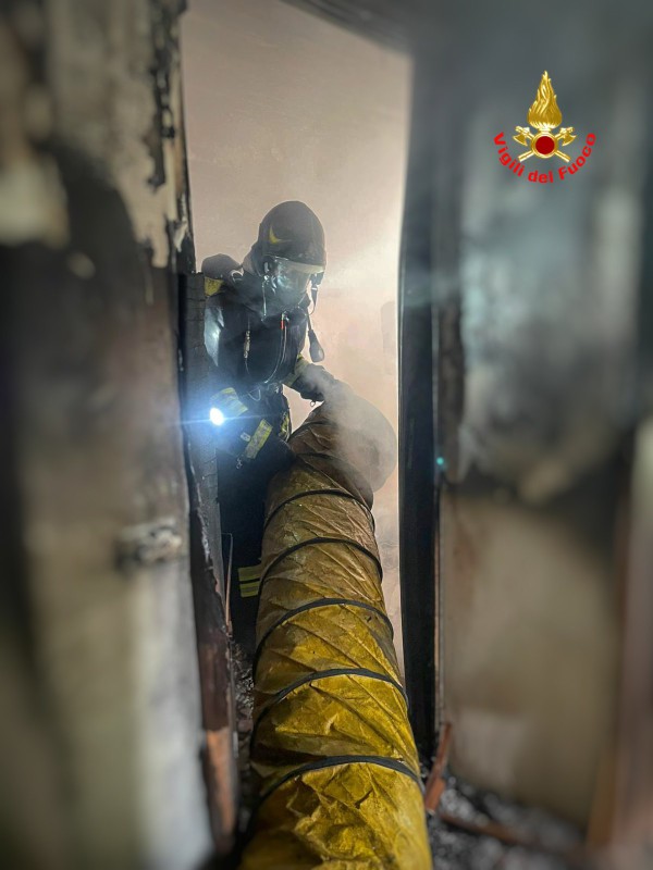 calolzioincendioappartamento1.jpg (71 KB)