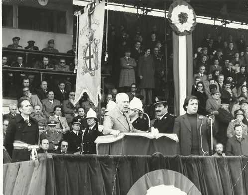 cerimonia_consegna_medaglia_argento_citta_di_Lecco_con_Sandro_Pertini_stadio_Rigamonti_14marzo1976_rit.jpg (75 KB)