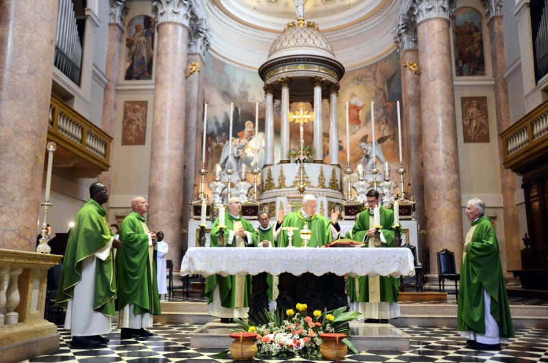 MONSIGNOR_BESCHI_A_CALOLZIO__41_.jpg (135 KB)