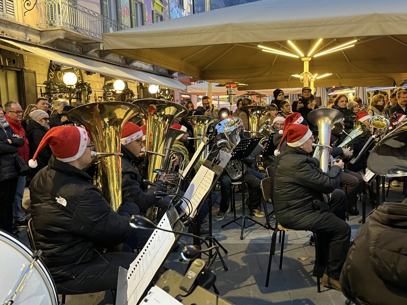 Lecco-Tuba_Sotto_Albero-7.jpg (164 KB)