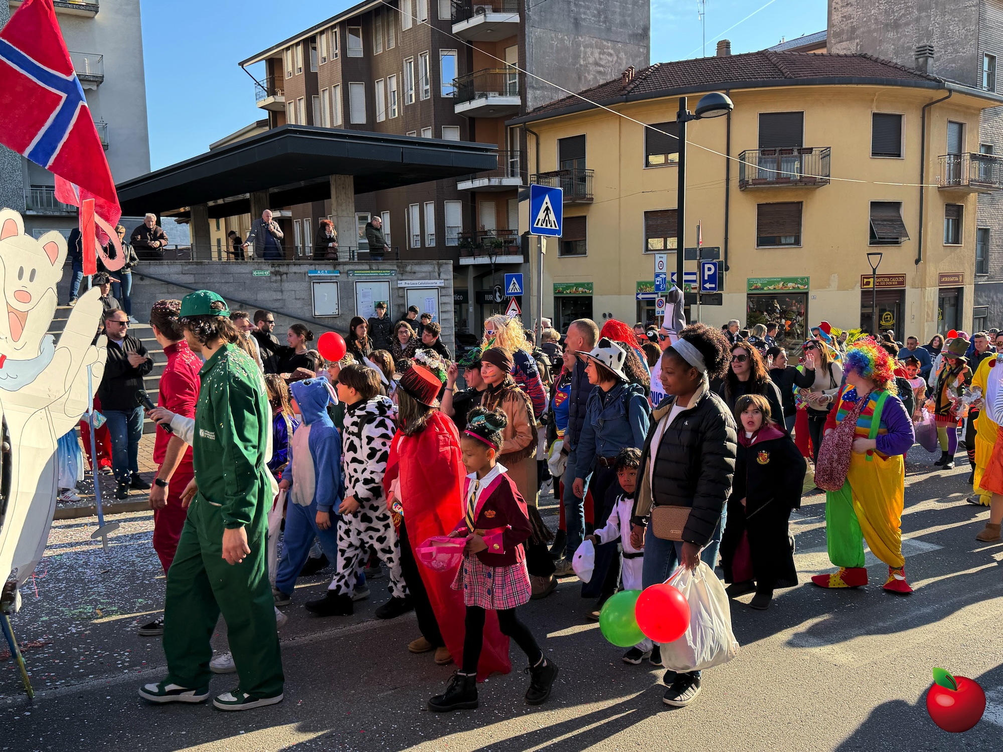 Calolzio_carnevale50.jpg (1.34 MB)