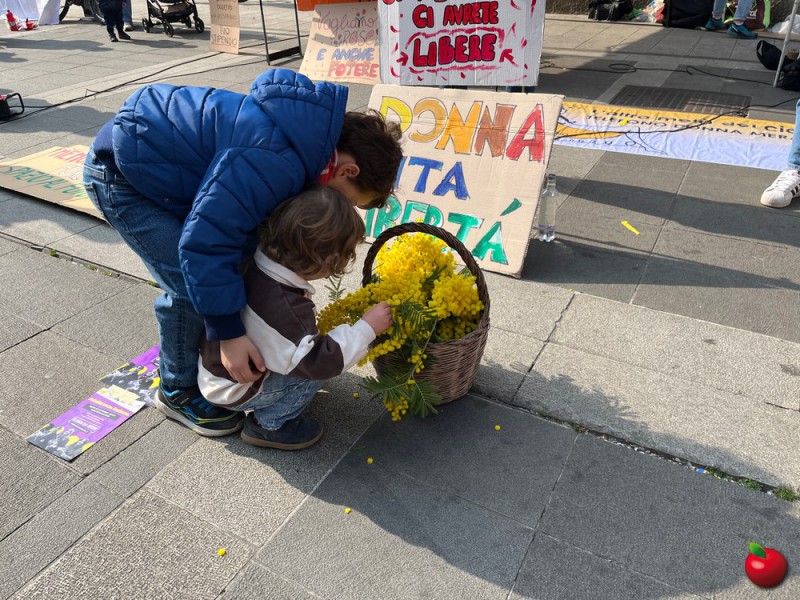 Lecco-8_marzo-36.jpg (169 KB)