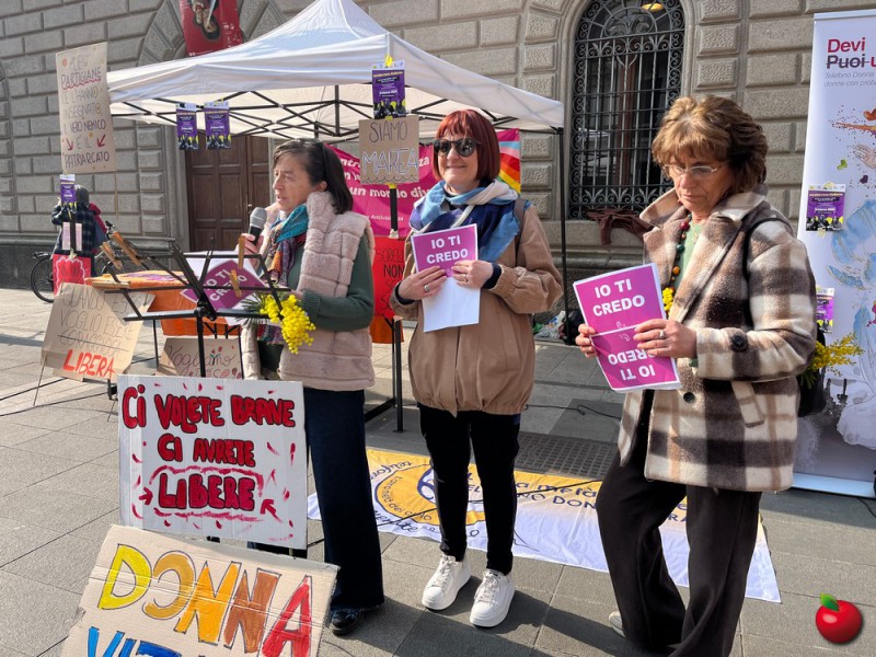 Lecco-8_marzo-46.jpg (164 KB)