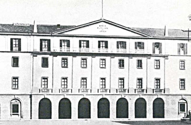 05_Il_palazzo_progettato_da_Mino_Fiocchi.jpg (91 KB)
