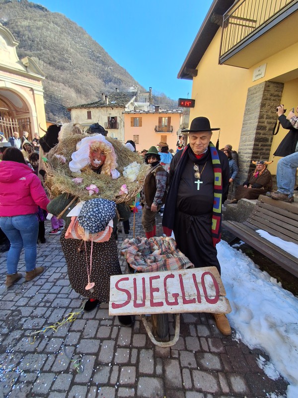 suegliocarnevale__18_.jpg (169 KB)