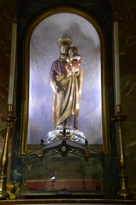 Cappella_di_San_Giuseppe_con_le_reliquie.JPG (89 KB)