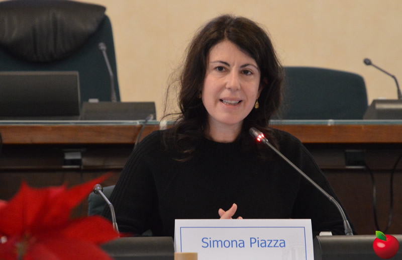 Simona_Piazzabiblio.jpg (54 KB)