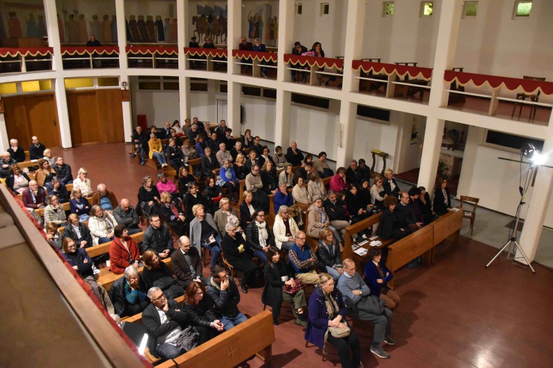 Chiesa_IRAM_il_pubblico_DSC_0033.jpg (124 KB)