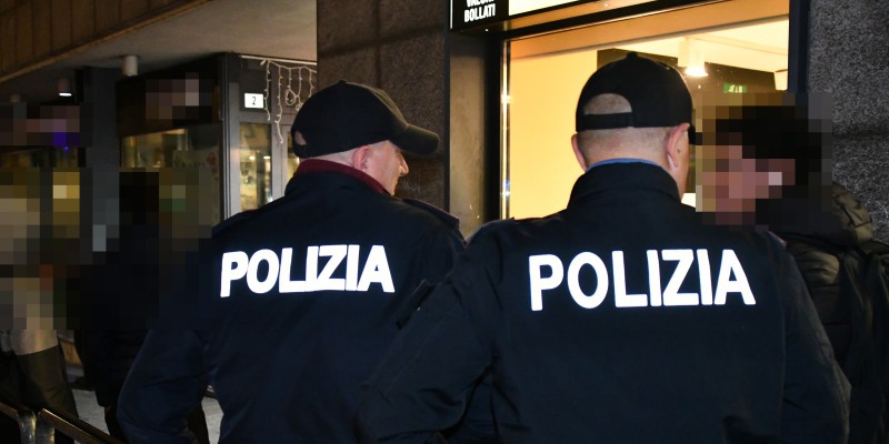 poliziapasi.jpg (110 KB)