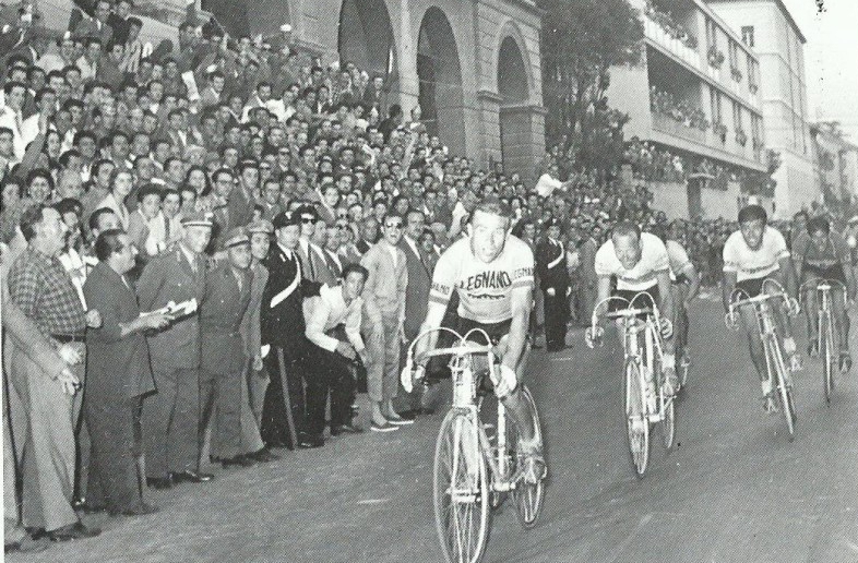 2-giro_1956.jpg (349 KB)