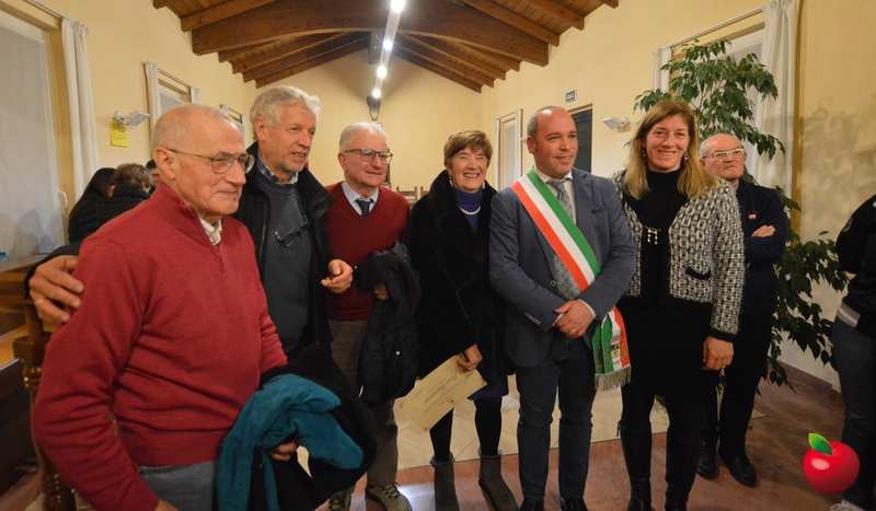 Foto_di_gruppo_premiasti.jpg (277 KB)