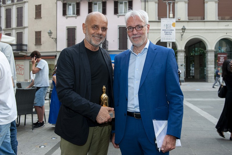 Riccardo_Milani_con_Marco_Campanari,_presidente_di_Confindustria_Lecco_e_Sondrio__ph._Stefano_Micozzi_.jpg (94 KB)