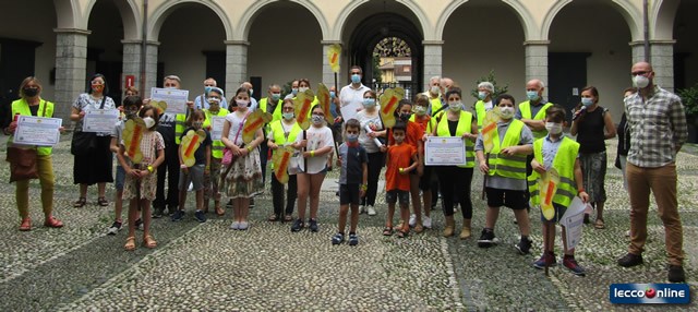 FOTO  Comune di Lecco plastic free: consegnate le borracce alla primaria  Santo Stefano